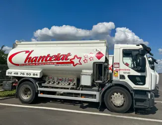 camion citerne de livraison de produits petroliers chantelat